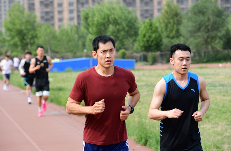 球队教练改变策略，取得出人意料的胜利